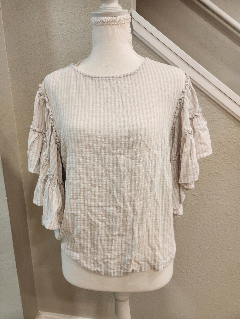 Chelsea & Theodore Cream Ruffled Short Sleeve Blouse